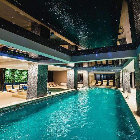 Hotel Carpat Inn Azuga Bagian luar foto