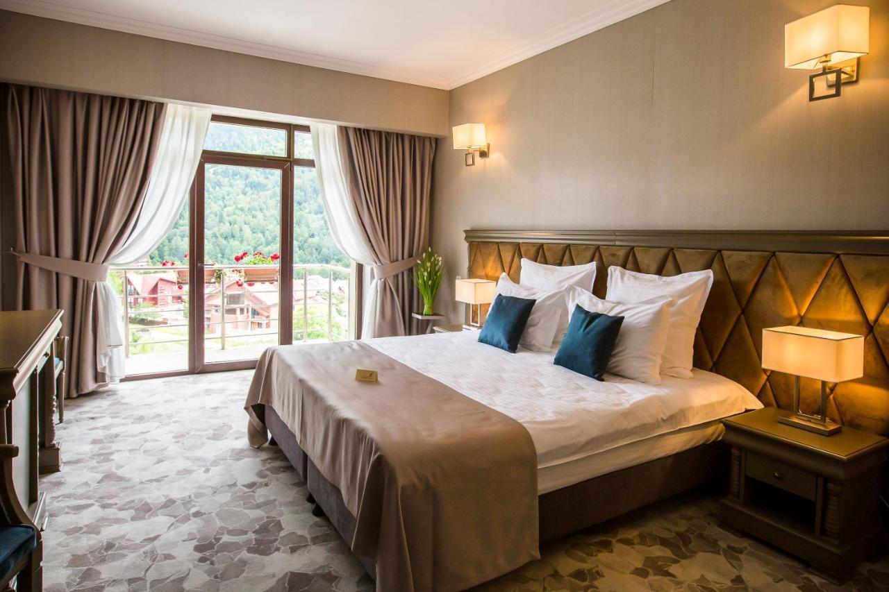 Hotel Carpat Inn Azuga Bagian luar foto