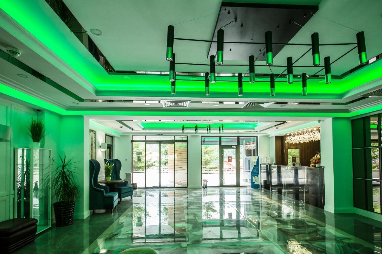 Hotel Carpat Inn Azuga Bagian luar foto
