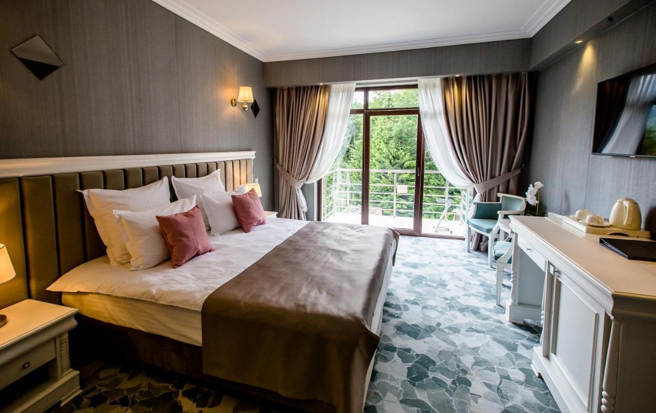 Hotel Carpat Inn Azuga Bagian luar foto