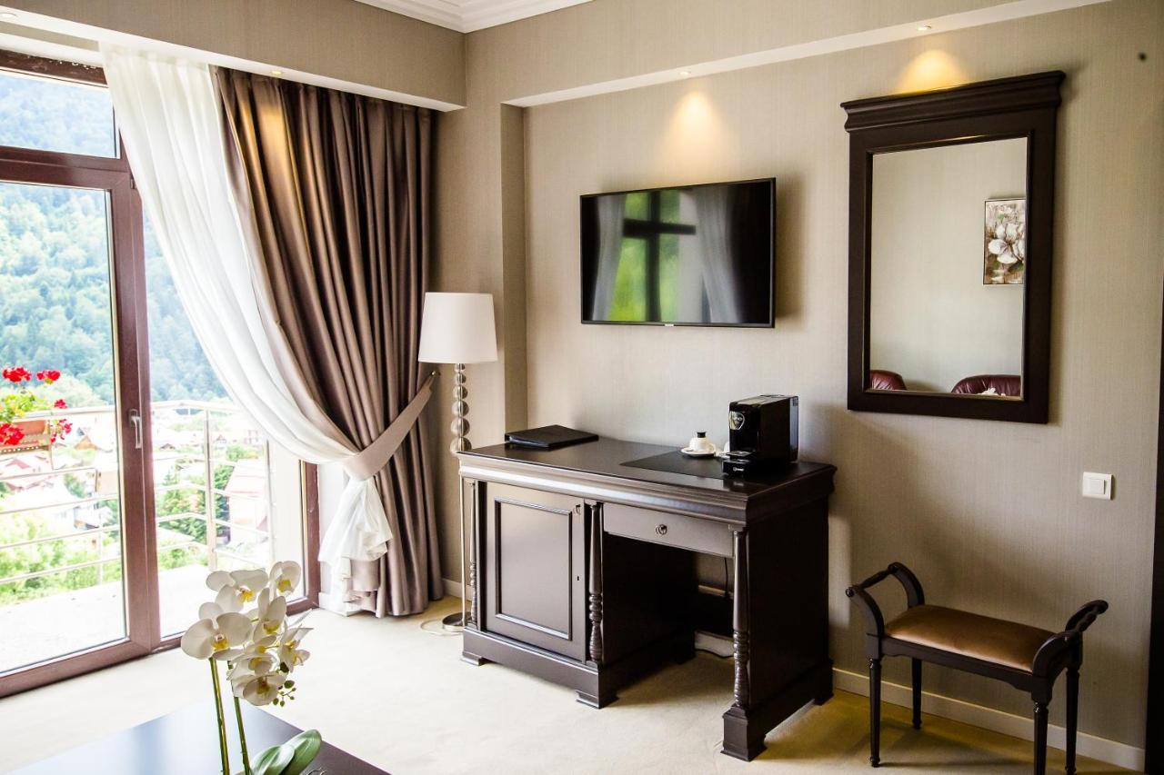 Hotel Carpat Inn Azuga Bagian luar foto