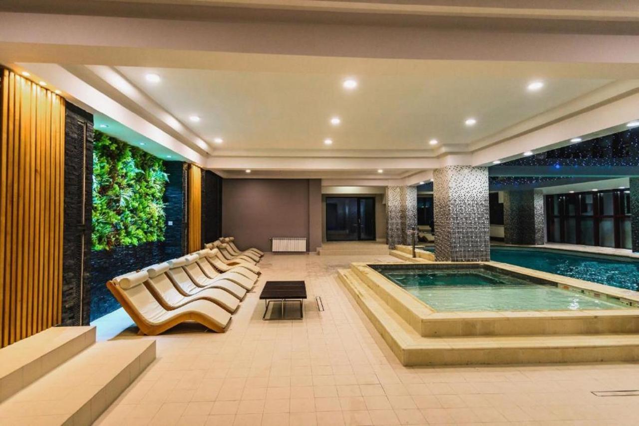 Hotel Carpat Inn Azuga Bagian luar foto