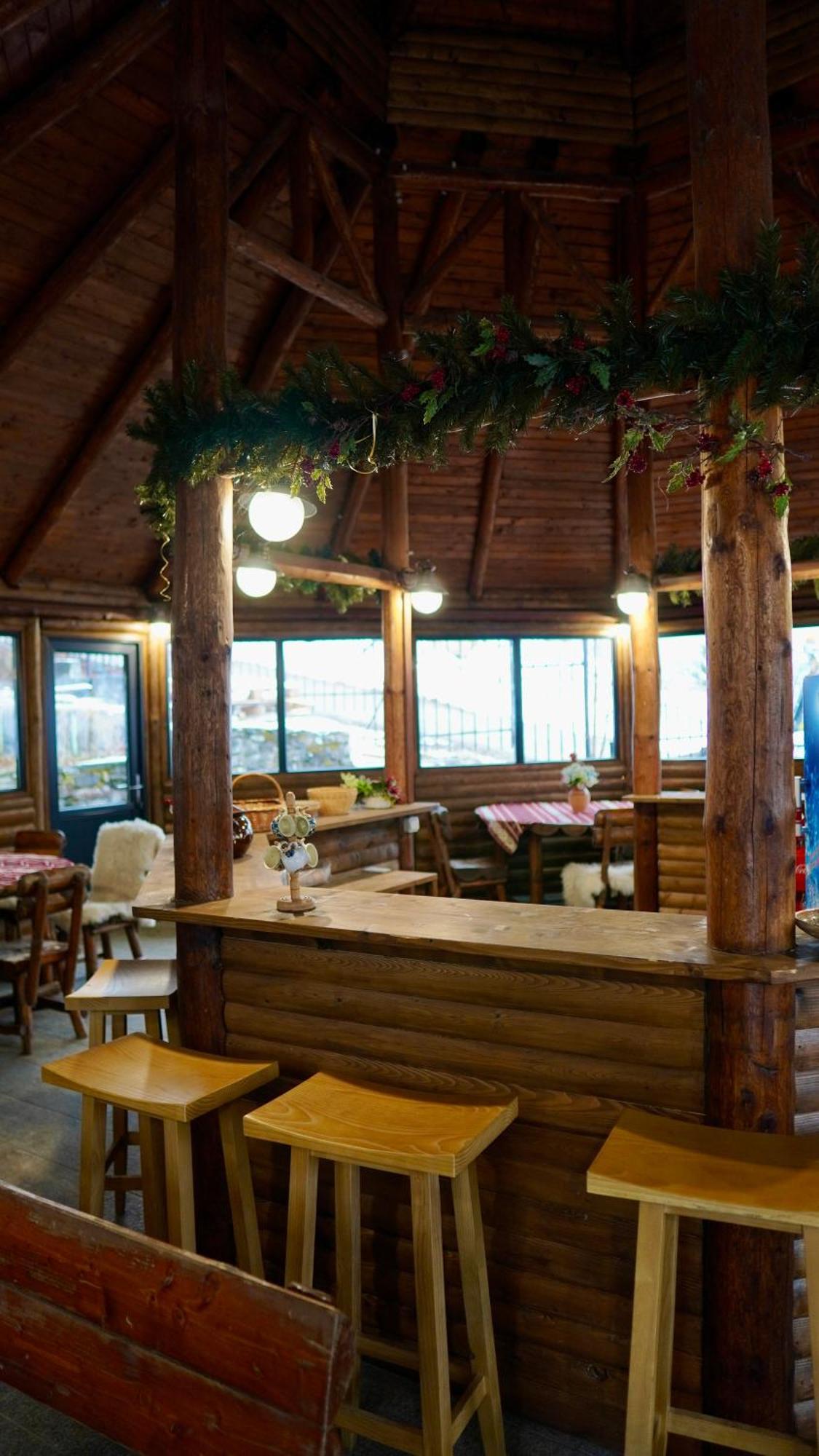 Hotel Carpat Inn Azuga Bagian luar foto