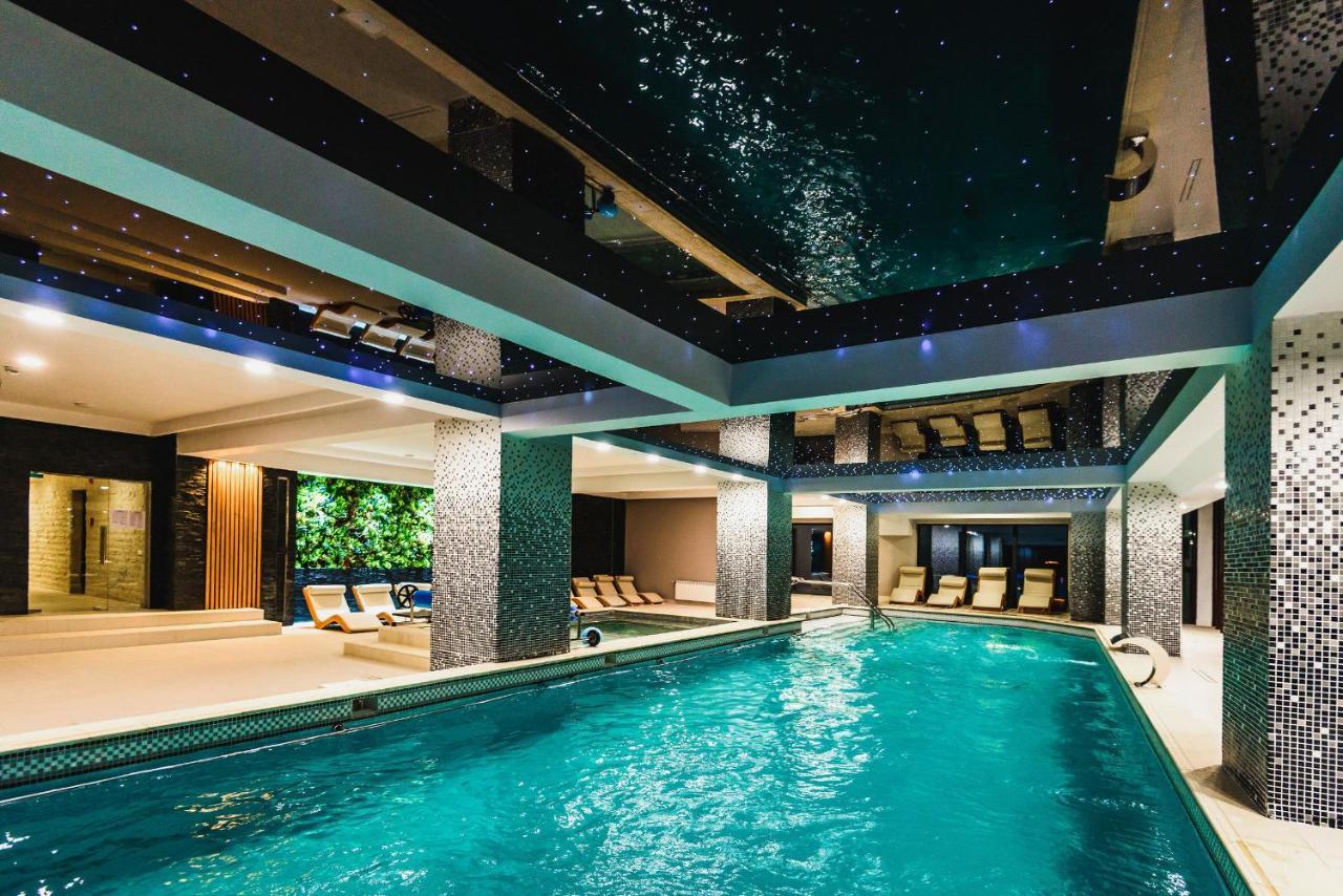 Hotel Carpat Inn Azuga Bagian luar foto