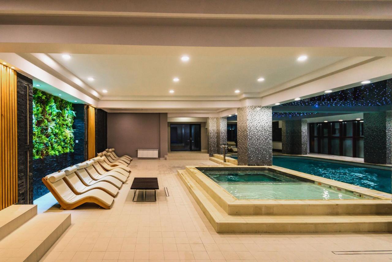 Hotel Carpat Inn Azuga Bagian luar foto
