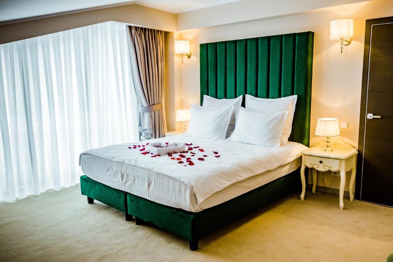 Hotel Carpat Inn Azuga Bagian luar foto