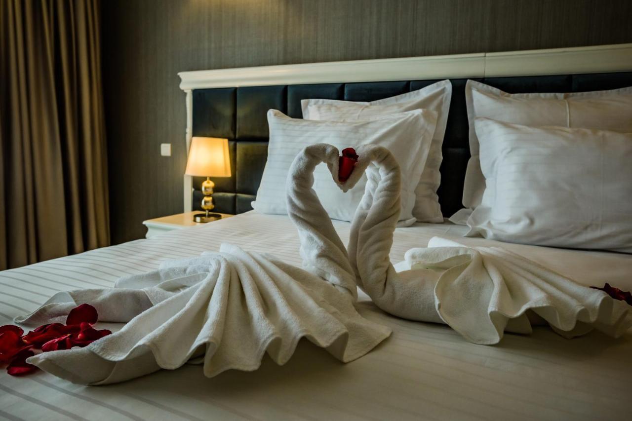Hotel Carpat Inn Azuga Bagian luar foto