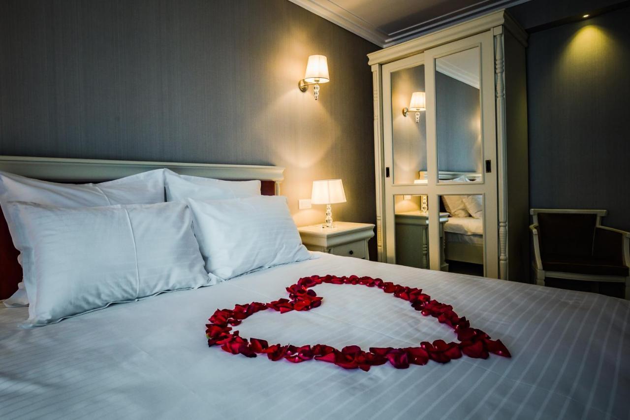 Hotel Carpat Inn Azuga Bagian luar foto