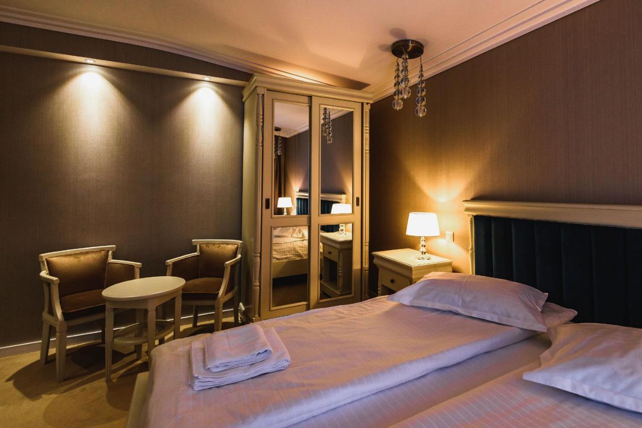 Hotel Carpat Inn Azuga Bagian luar foto